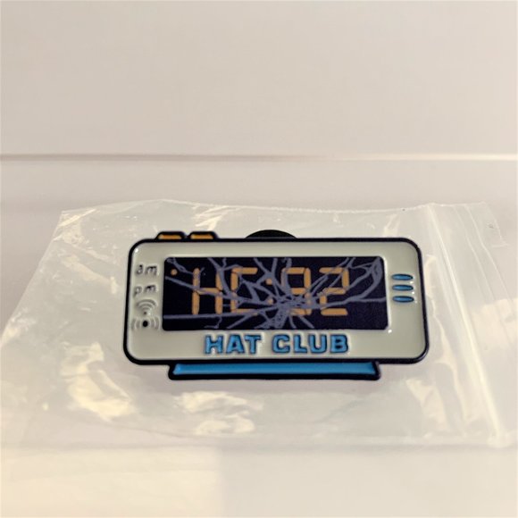 Hat Club Pin Exclusive Exclusive Daybreaker Alarm Clock Rubber Backed - Picture 1 of 4